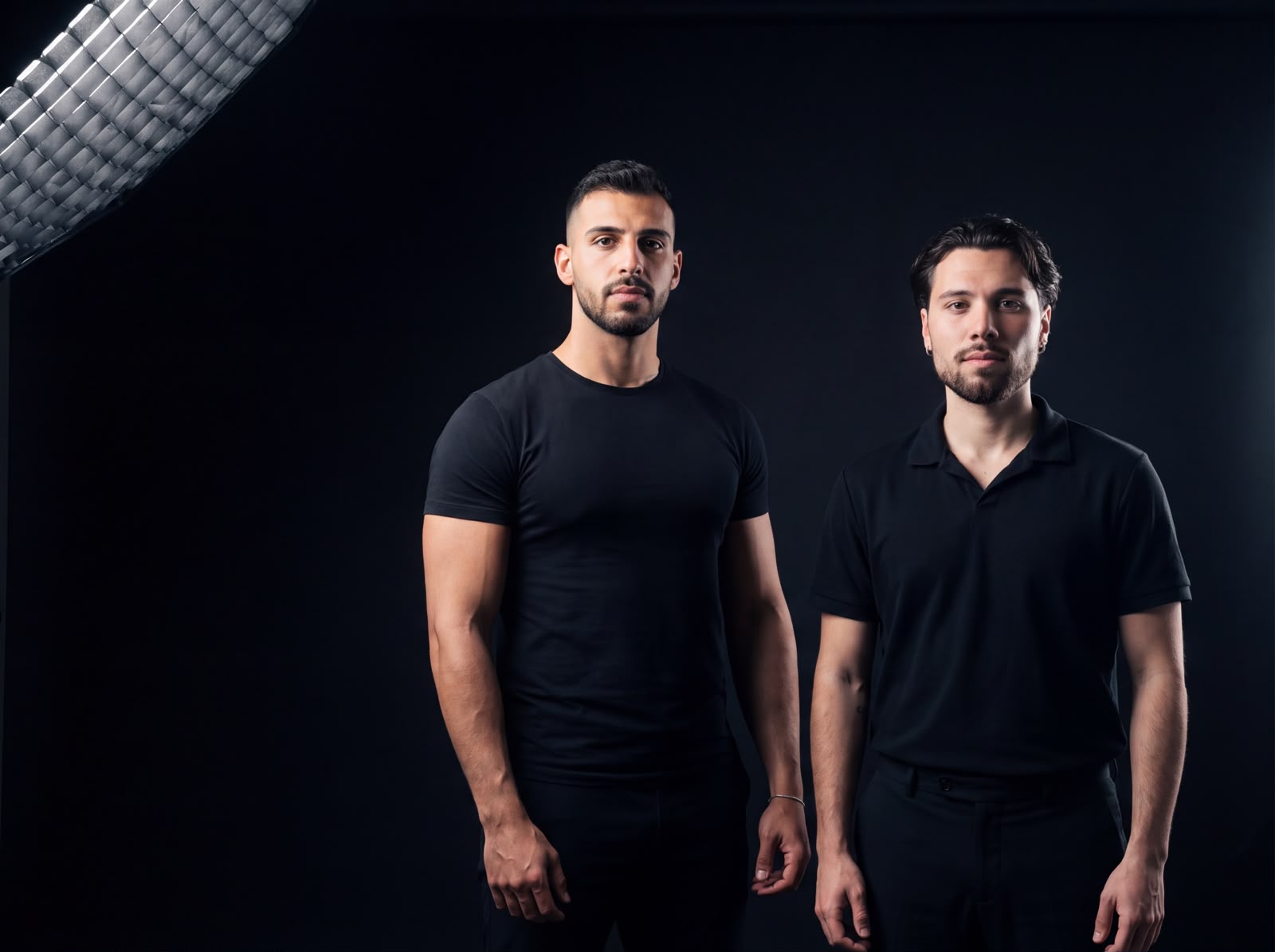 Antonio Vega und Dario De Gennaro, Gründer von CEMEON, im Fotostudio